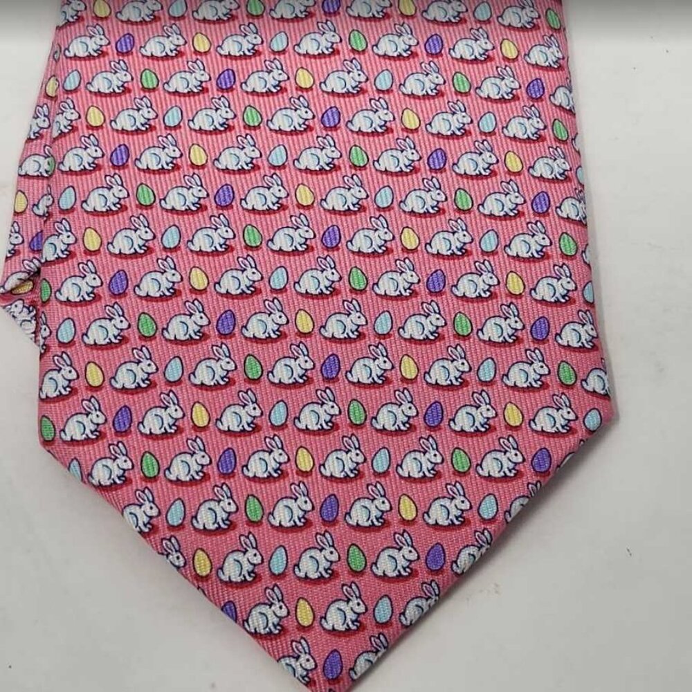 New boys Vineyard Vines bunnies & eggs Easter printed tie